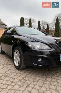 Хэтчбек SEAT Leon 2010 в 
