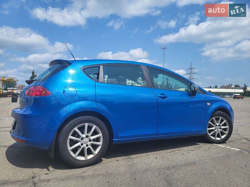 Хэтчбек SEAT Leon 2010 в Киеве