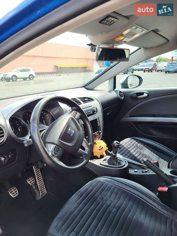Хэтчбек SEAT Leon 2010 в Киеве