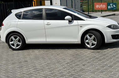 Хэтчбек SEAT Leon 2011 в 