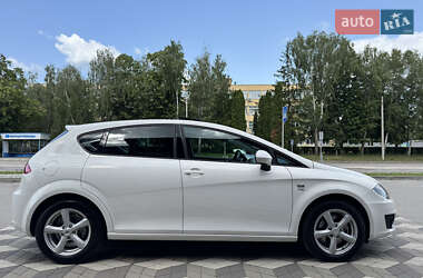 Хэтчбек SEAT Leon 2012 в 