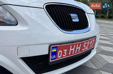 Хэтчбек SEAT Leon 2012 в 