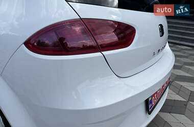 Хэтчбек SEAT Leon 2012 в 