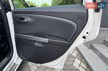 Хэтчбек SEAT Leon 2012 в 