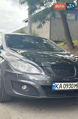 Хэтчбек SEAT Leon 2011 в Житомире