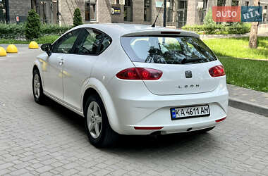 Хэтчбек SEAT Leon 2011 в 