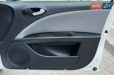 Хэтчбек SEAT Leon 2011 в 