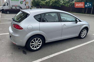 Хэтчбек SEAT Leon 2011 в 