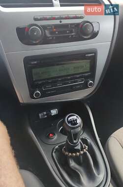 Хэтчбек SEAT Leon 2010 в 