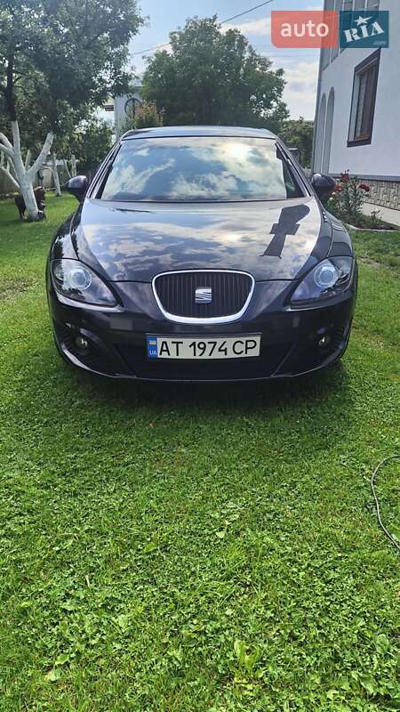 Хэтчбек SEAT Leon 2010 в 