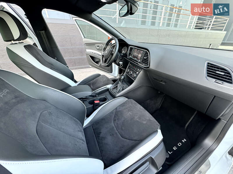 Хэтчбек SEAT Leon 2016 в Киеве