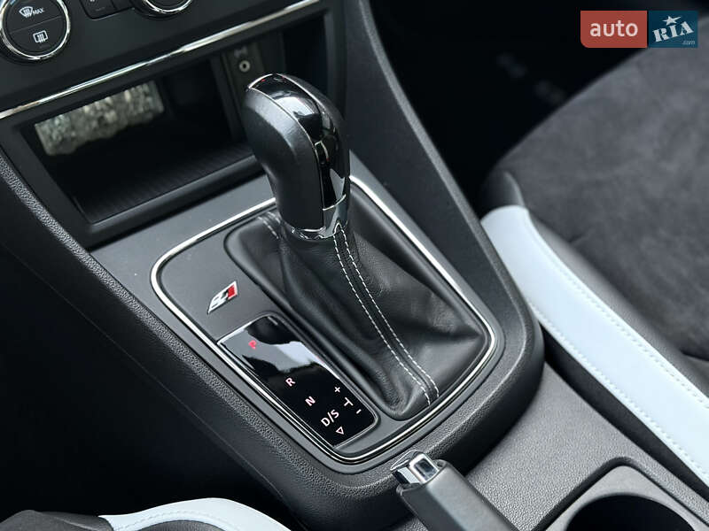 Хэтчбек SEAT Leon 2016 в Киеве