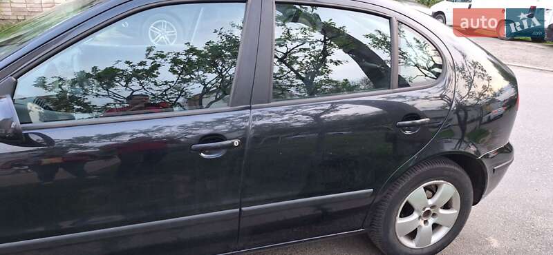 Хэтчбек SEAT Leon 2004 в Львове