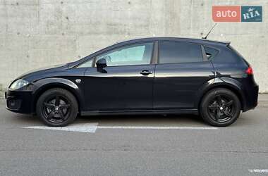 Хэтчбек SEAT Leon 2011 в 