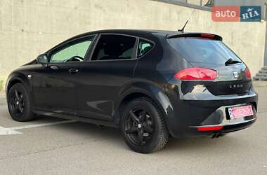 Хэтчбек SEAT Leon 2011 в 