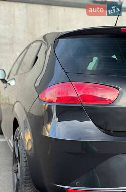 Хэтчбек SEAT Leon 2011 в 