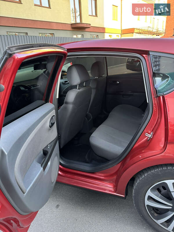 Хэтчбек SEAT Leon 2007 в Украинке