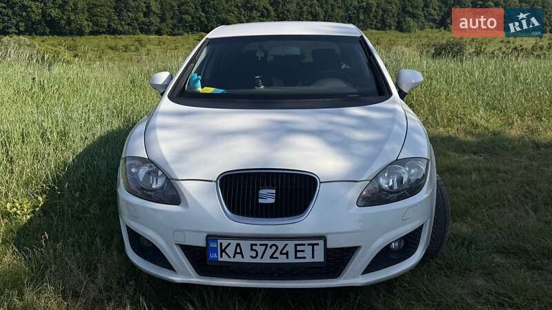 Хетчбек SEAT Leon 2010 в 