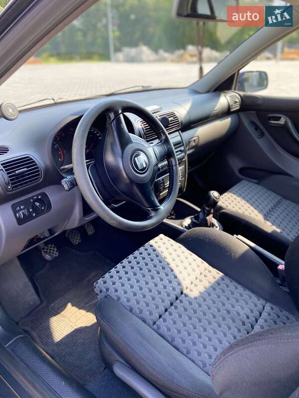 Хэтчбек SEAT Leon 2001 в Здолбунове