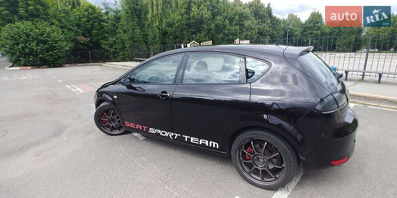 Хэтчбек SEAT Leon 2008 в Киеве