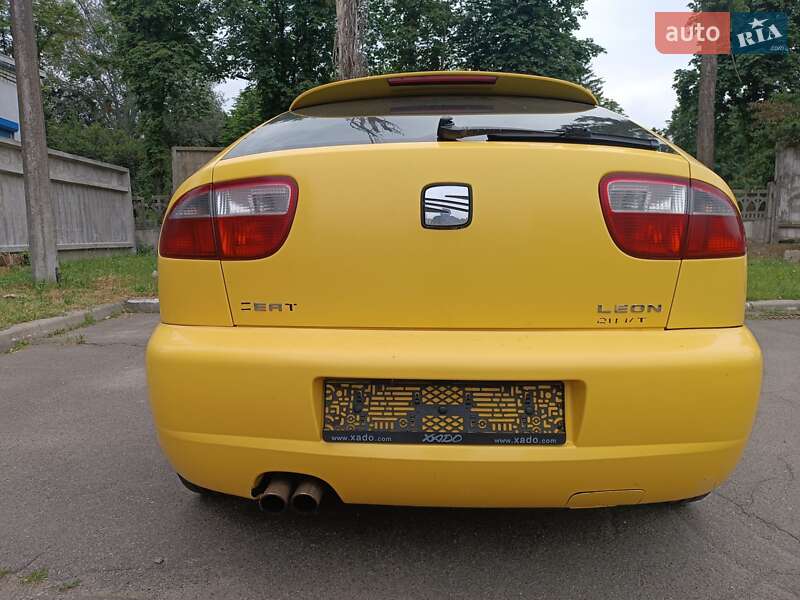 Хэтчбек SEAT Leon 2004 в Хотове