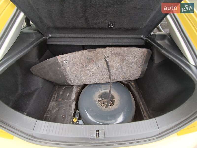 Хэтчбек SEAT Leon 2004 в Хотове