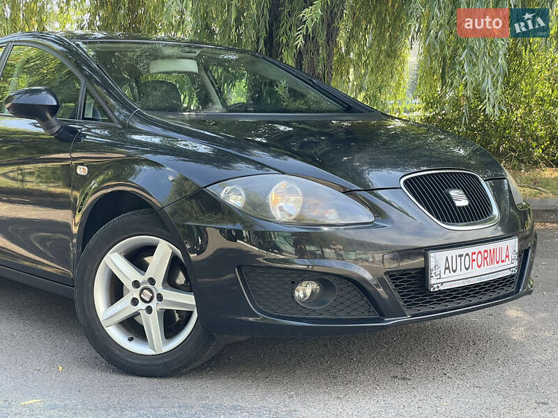 Хэтчбек SEAT Leon 2011 в Киеве