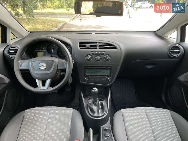 Хэтчбек SEAT Leon 2011 в Киеве