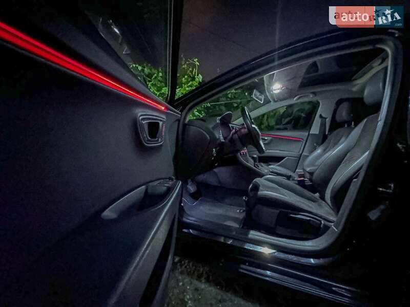 Хэтчбек SEAT Leon 2014 в Киеве