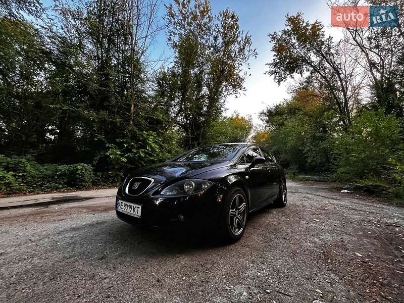 Хетчбек SEAT Leon 2006 в Дніпрі