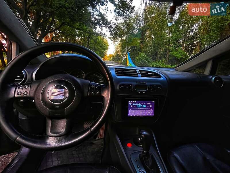 Хетчбек SEAT Leon 2006 в Дніпрі