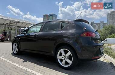 Хэтчбек SEAT Leon 2010 в 
