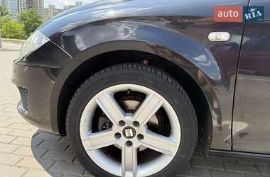 Хэтчбек SEAT Leon 2010 в 