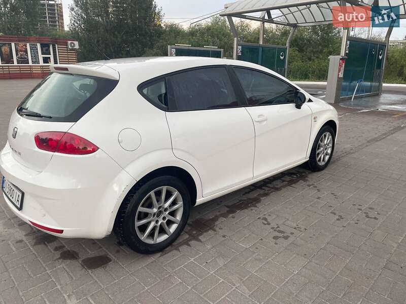 Хэтчбек SEAT Leon 2010 в Киеве