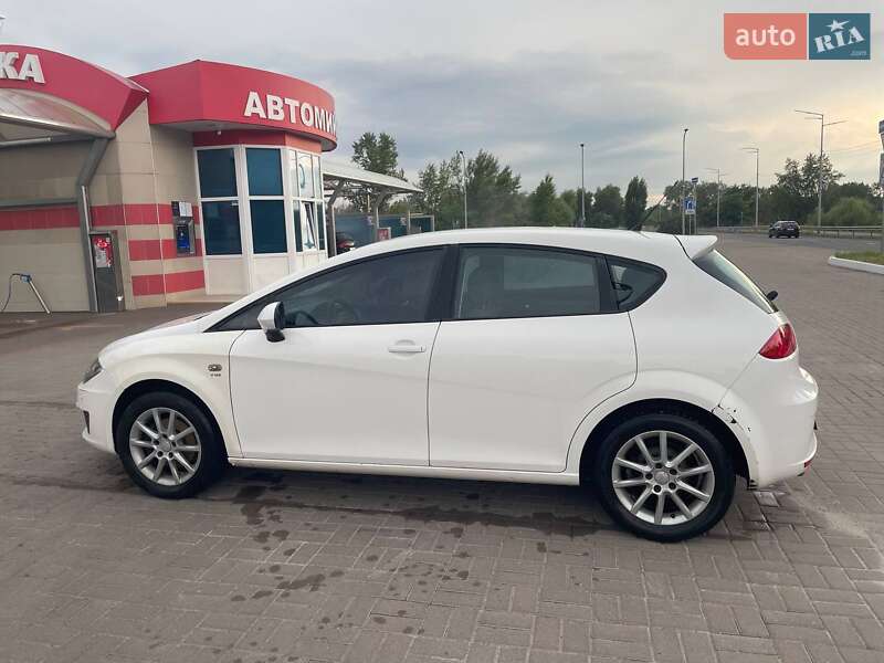 Хэтчбек SEAT Leon 2010 в Киеве