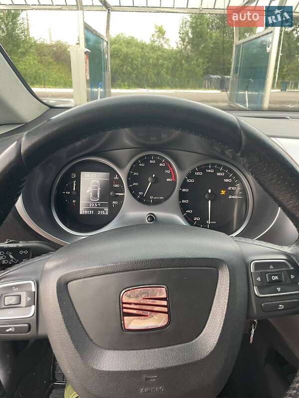 Хэтчбек SEAT Leon 2010 в Киеве