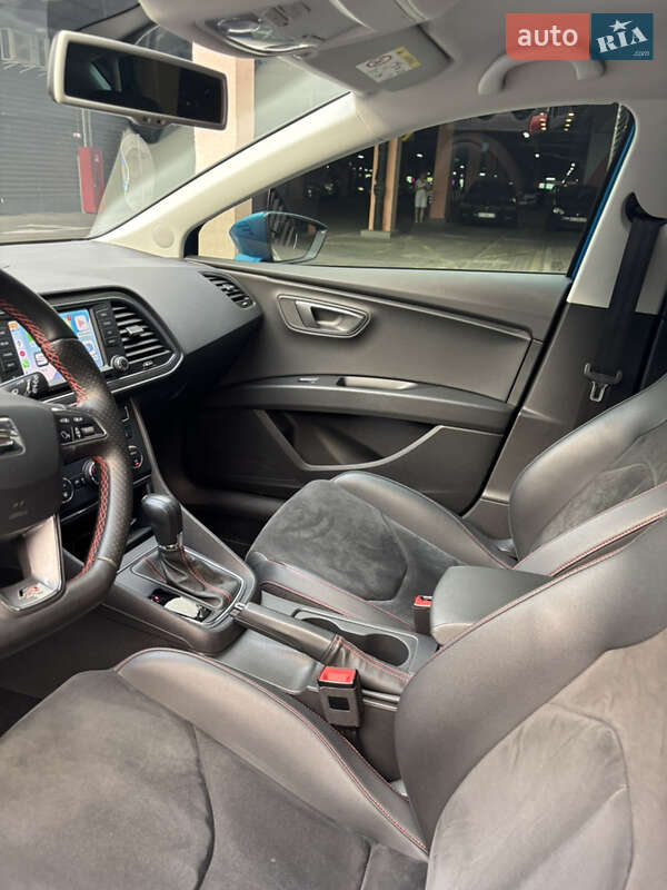 Хэтчбек SEAT Leon 2016 в Киеве