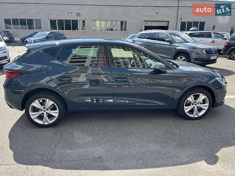Хэтчбек SEAT Leon 2025 в Киеве