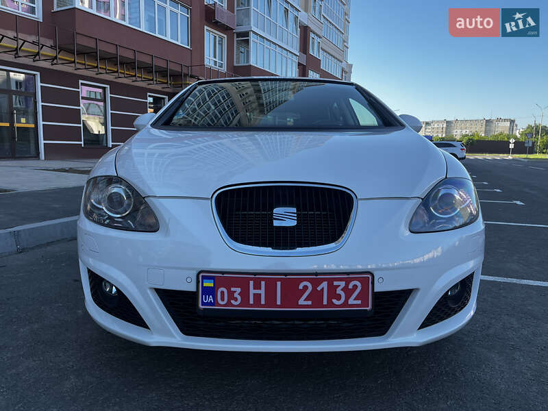 Хэтчбек SEAT Leon 2010 в Умани