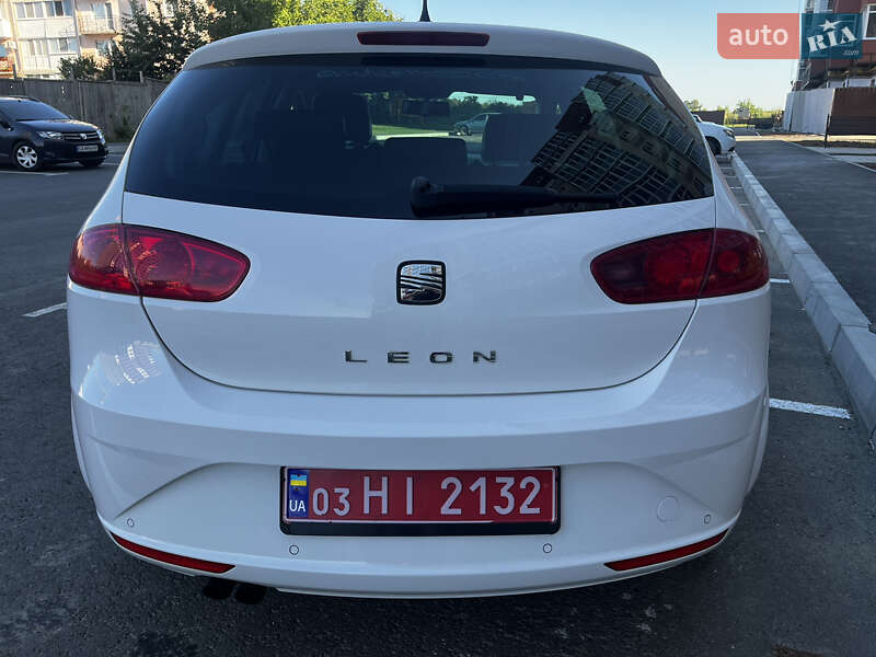 Хэтчбек SEAT Leon 2010 в Умани