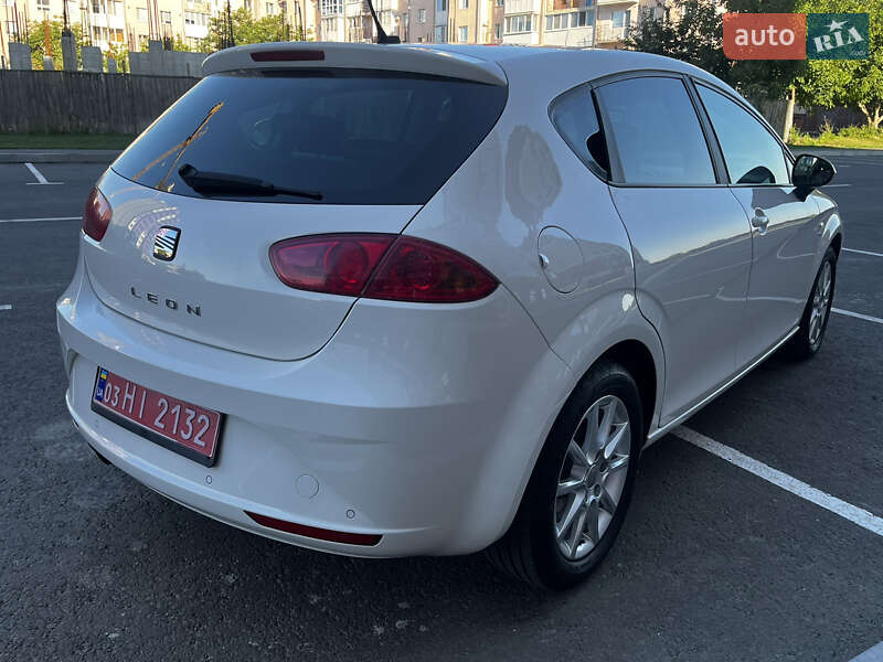 Хэтчбек SEAT Leon 2010 в Умани