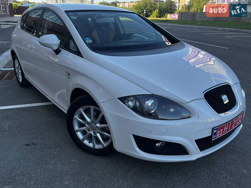 Хэтчбек SEAT Leon 2010 в Умани