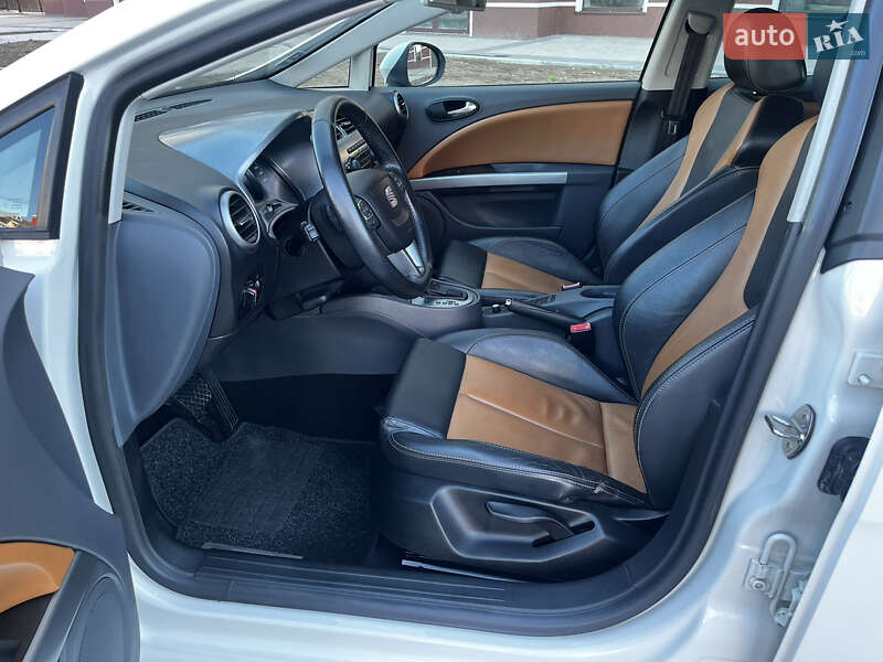 Хэтчбек SEAT Leon 2010 в Умани