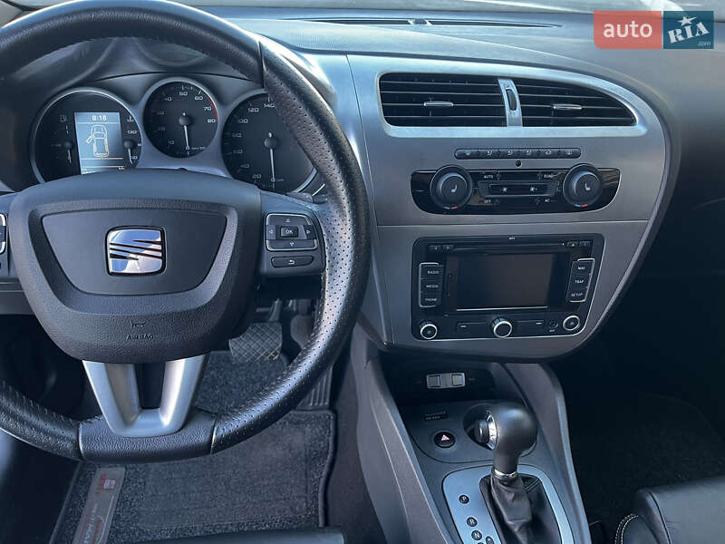 Хэтчбек SEAT Leon 2010 в Умани