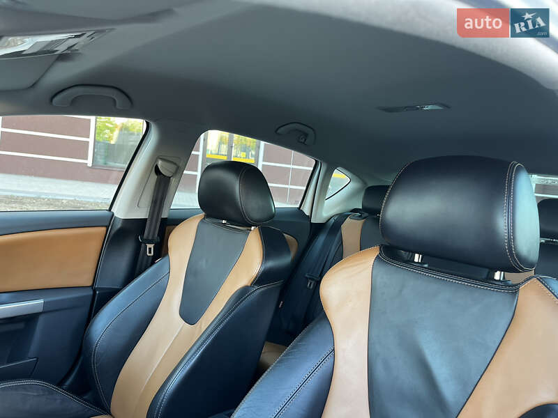 Хэтчбек SEAT Leon 2010 в Умани