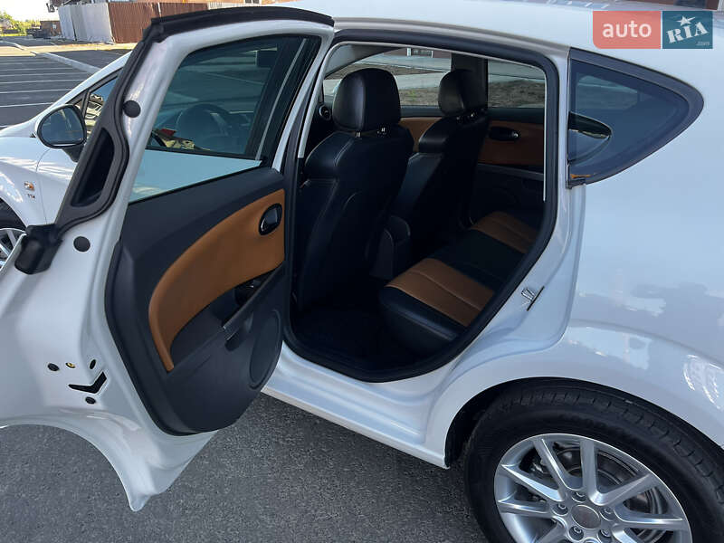 Хэтчбек SEAT Leon 2010 в Умани
