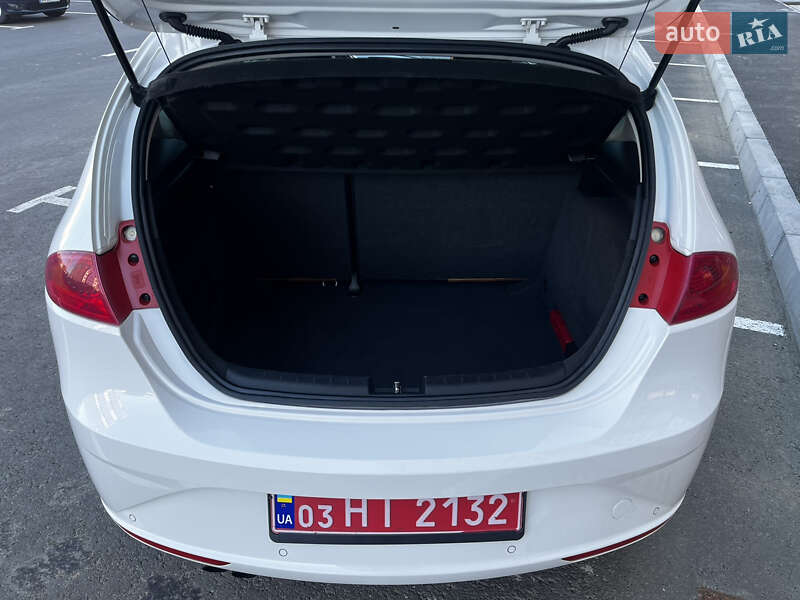 Хэтчбек SEAT Leon 2010 в Умани