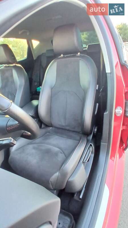 Хэтчбек SEAT Leon 2014 в Киеве