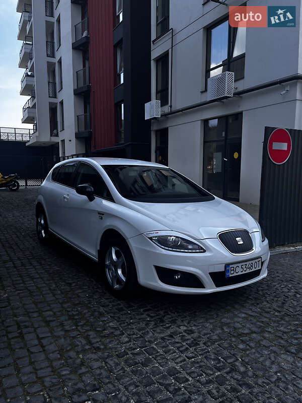 Хэтчбек SEAT Leon 2011 в Львове