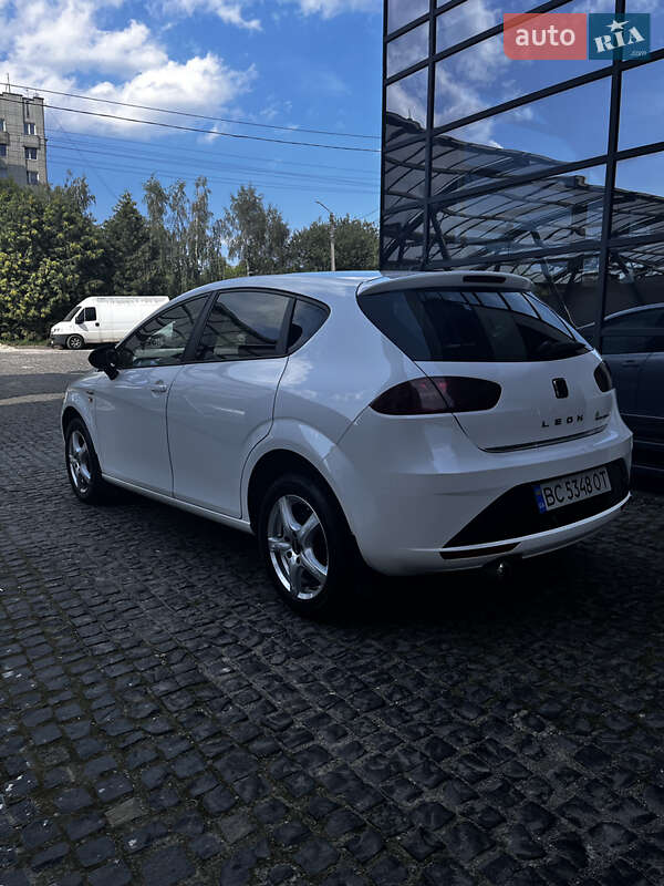 Хэтчбек SEAT Leon 2011 в Львове